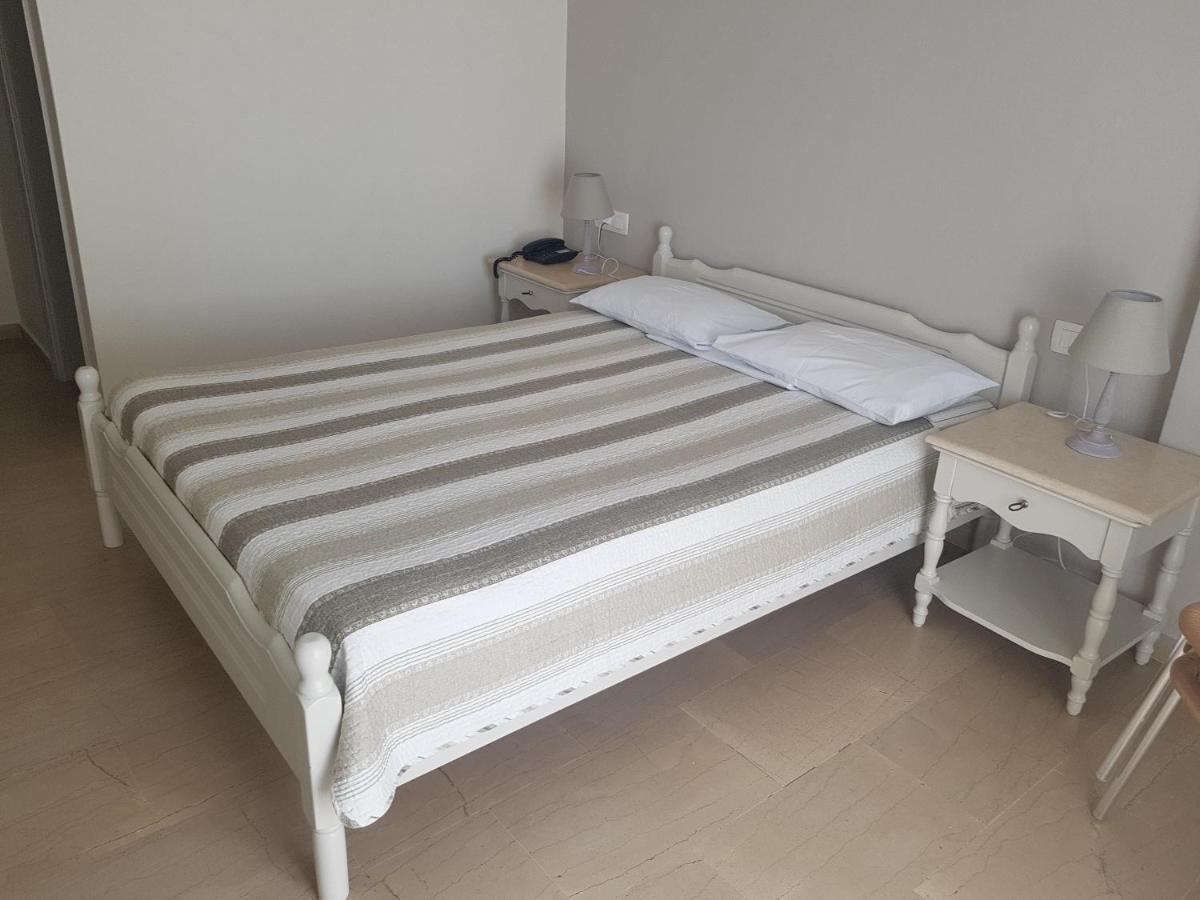 Alkyon Hotel Kamári Екстериор снимка