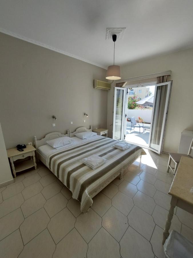 Alkyon Hotel Kamári Екстериор снимка
