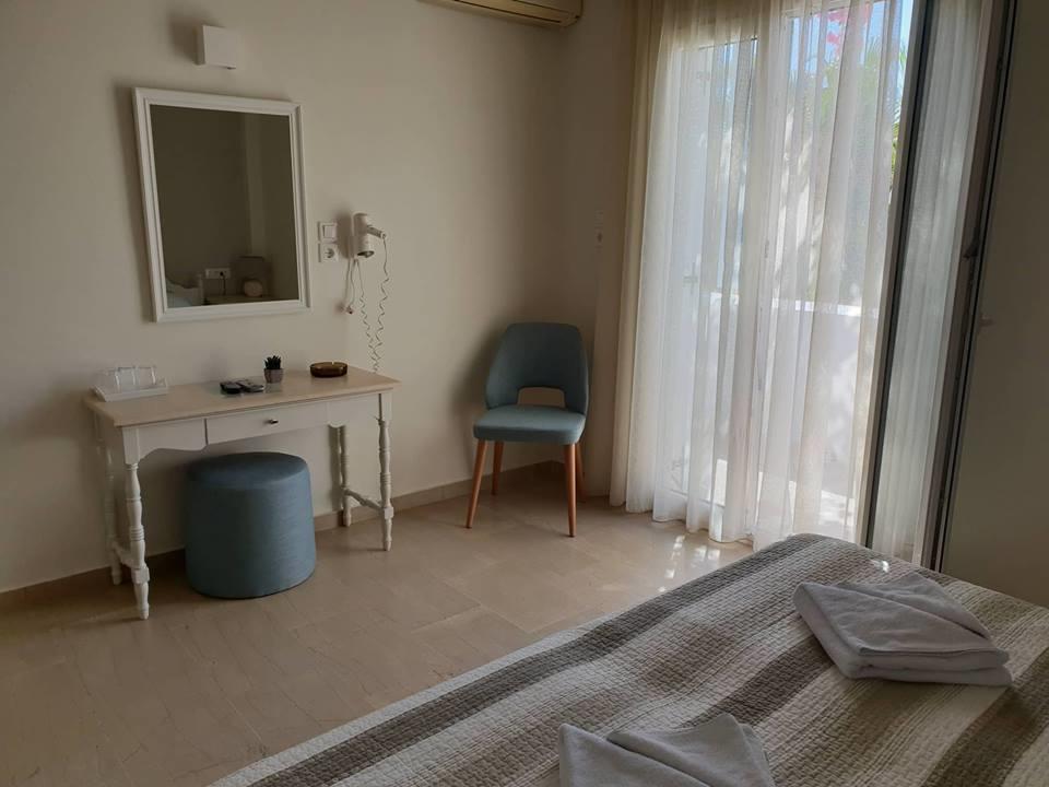 Alkyon Hotel Kamári Екстериор снимка